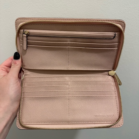 Michael Kors Pink Leather Wallet with Gold Clasp - Picture 4 of 6